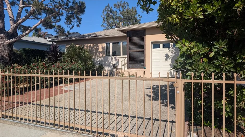 13706 S Berendo Gardena, CA 90247