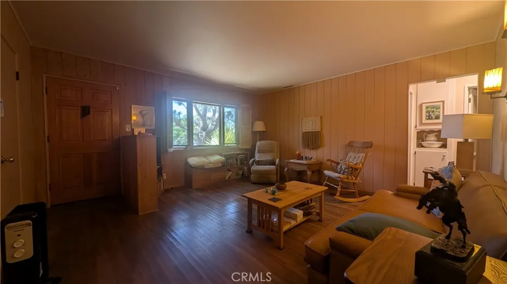13706 S Berendo Gardena, CA 90247
