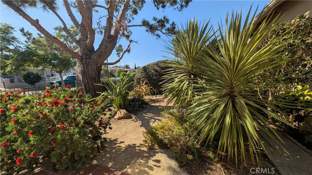 13706 S Berendo Gardena, CA 90247