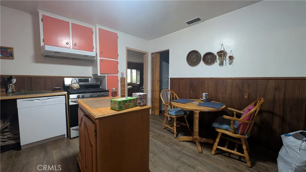 13706 S Berendo Gardena, CA 90247