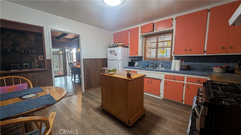 13706 S Berendo Gardena, CA 90247