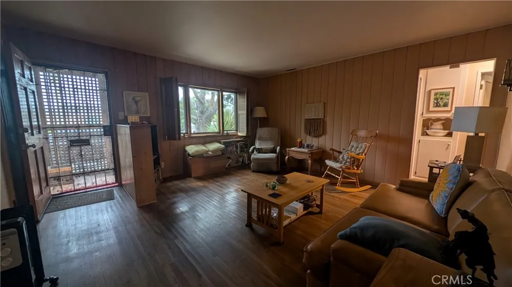13706 S Berendo Gardena, CA 90247