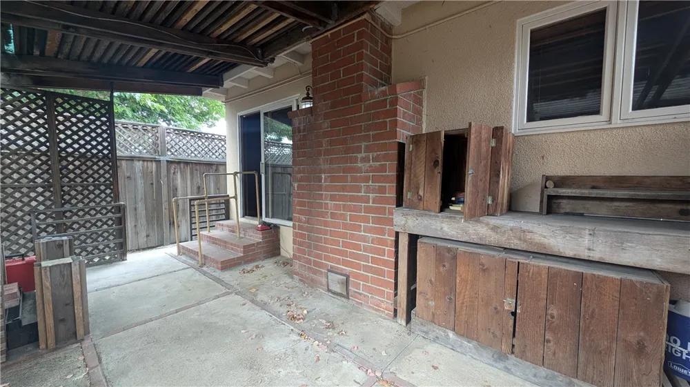 13706 S Berendo Gardena, CA 90247