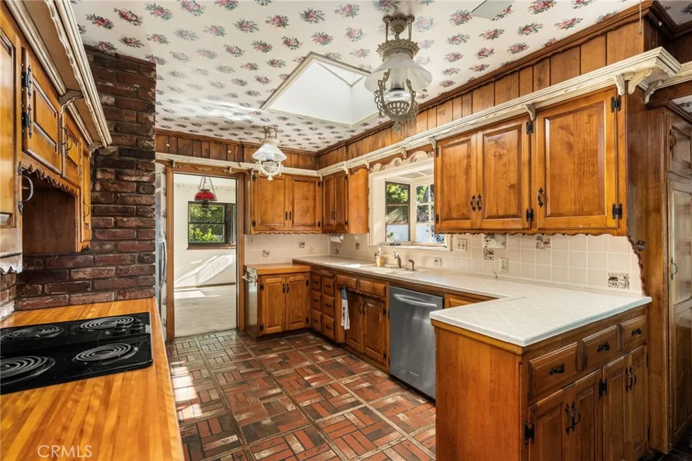 19142 Barrett Lane North Tustin, CA 92705