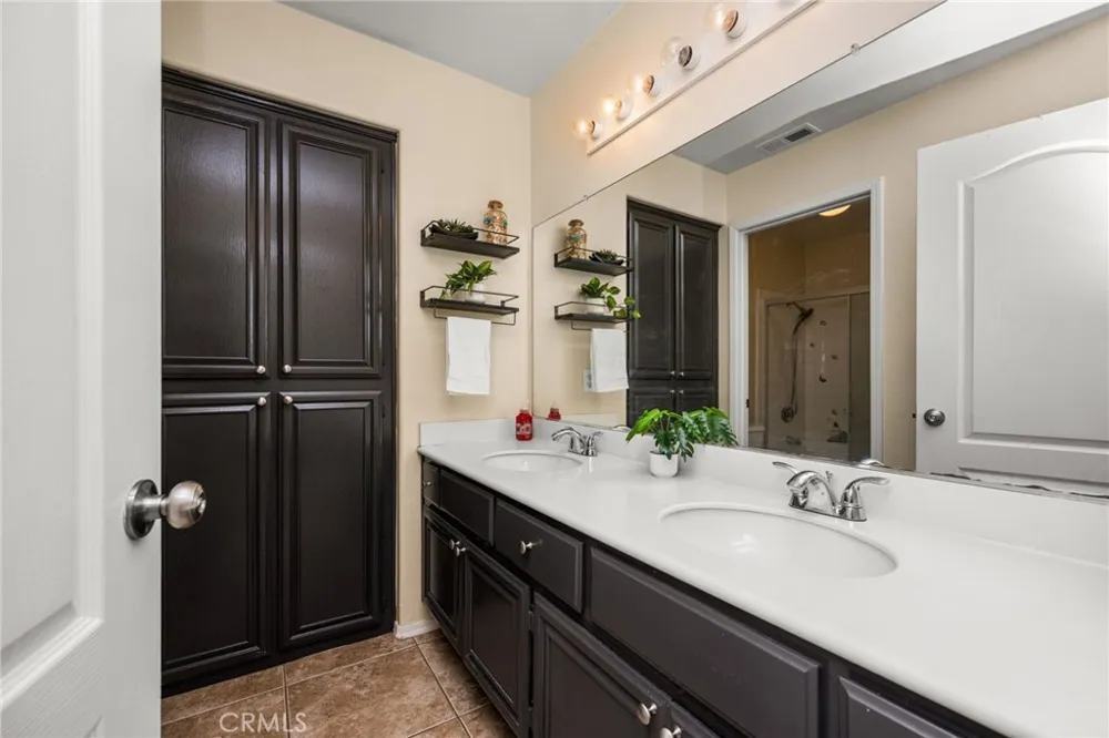 935 S Flintridge Anaheim, CA 92808