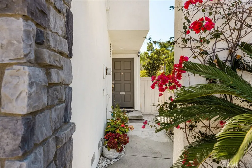 935 S Flintridge Anaheim, CA 92808