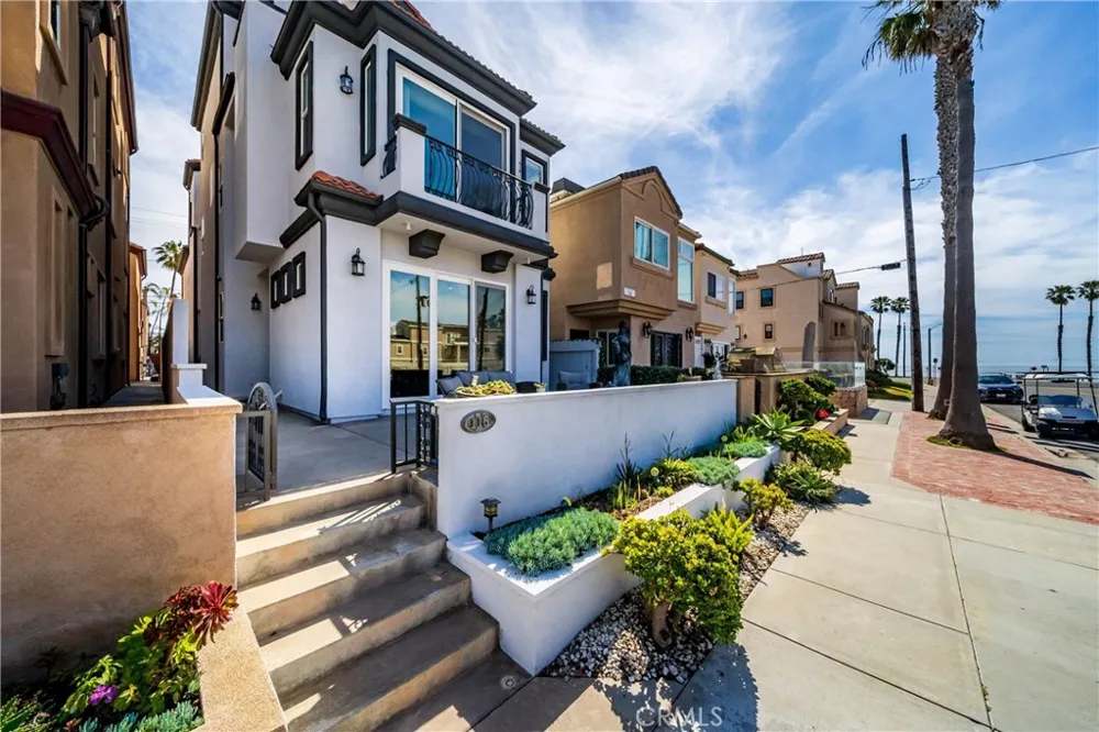 116 11th Huntington Beach, CA 92648