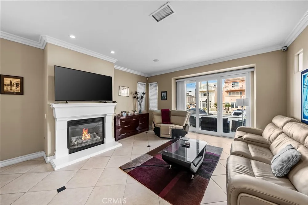 116 11th Huntington Beach, CA 92648