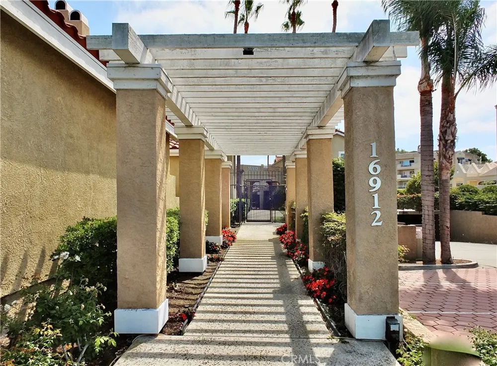 16912 Sims #103 Huntington Beach, CA 92649