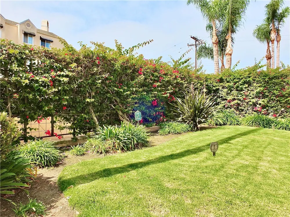 16912 Sims #103 Huntington Beach, CA 92649