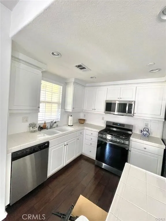 8146 Parkside Chino, CA 91708