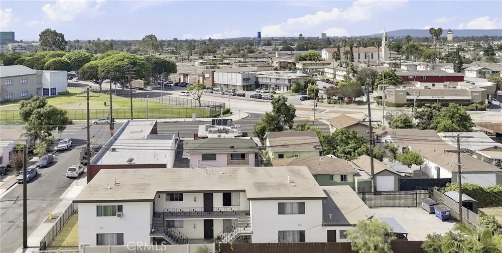 10621 San Carlos South Gate, CA 90280