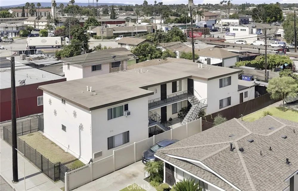 10621 San Carlos South Gate, CA 90280