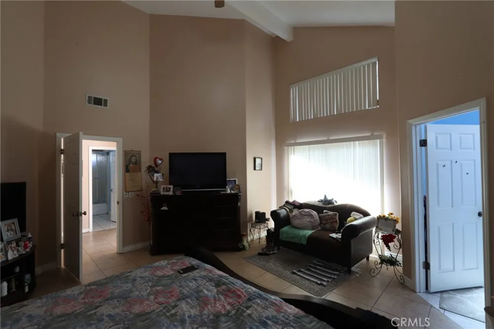 1340 Neptune Wilmington, CA 90744