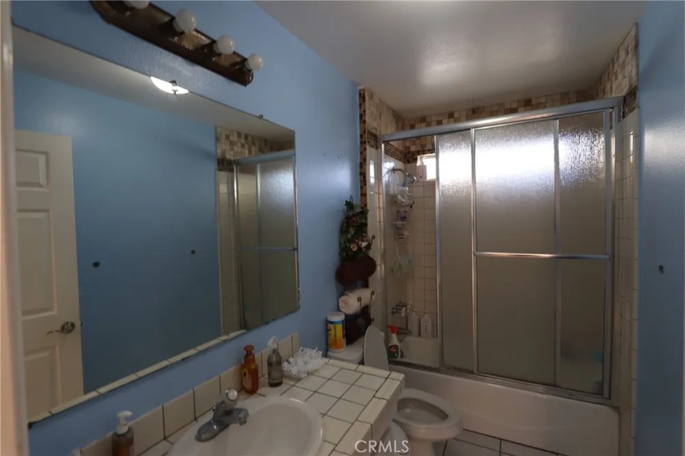 1340 Neptune Wilmington, CA 90744