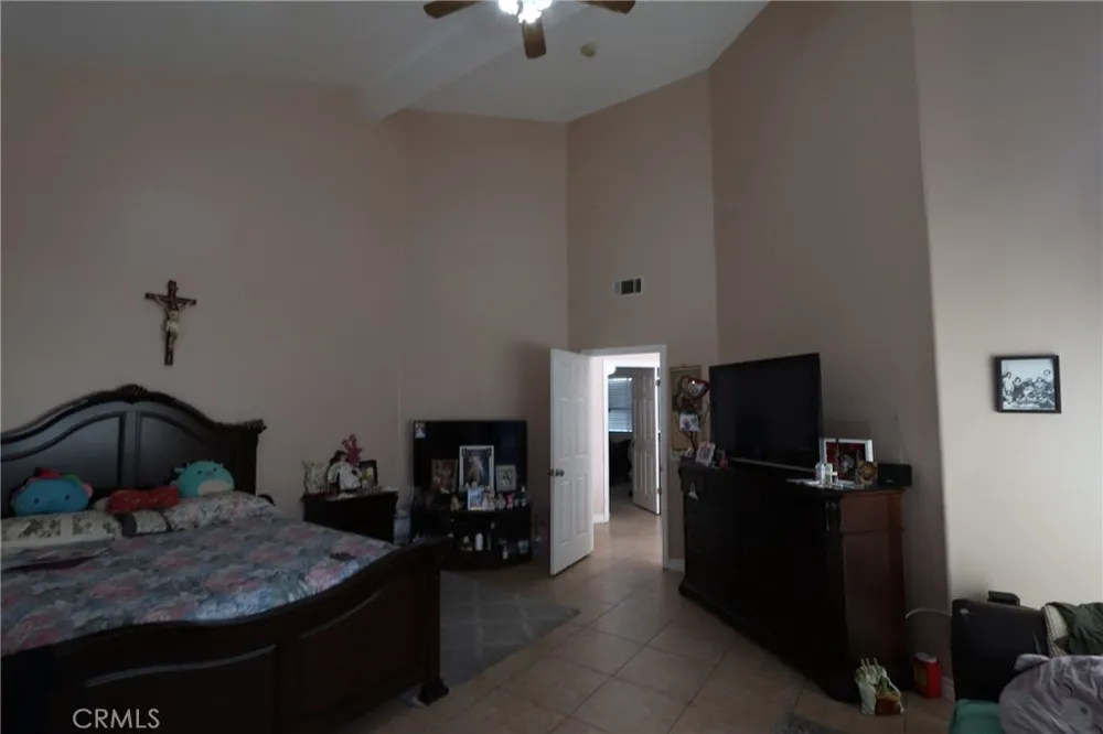 1340 Neptune Wilmington, CA 90744