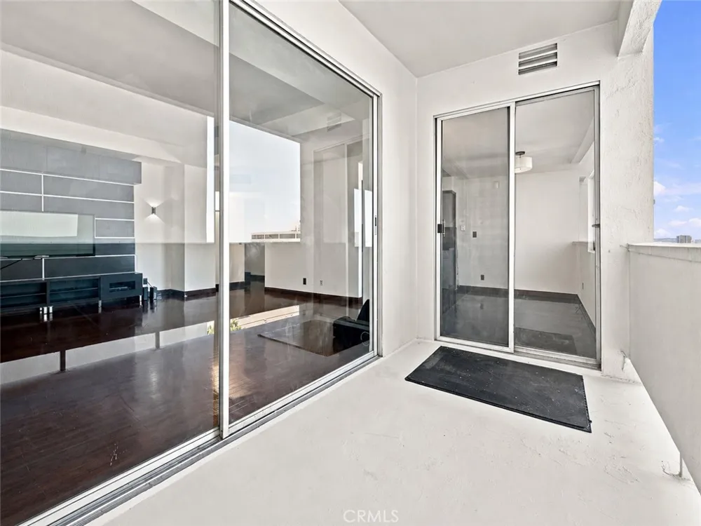 7250 Franklin Avenue #804 Los Angeles, CA 90046