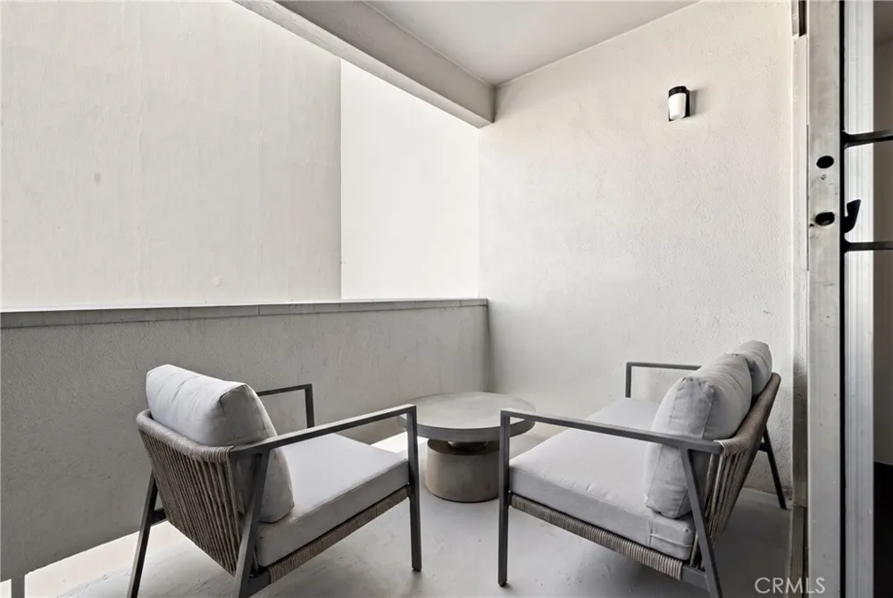 7250 Franklin Avenue #804 Los Angeles, CA 90046