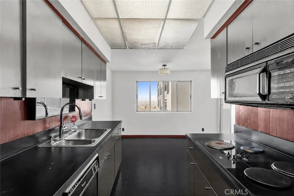 7250 Franklin Avenue #804 Los Angeles, CA 90046