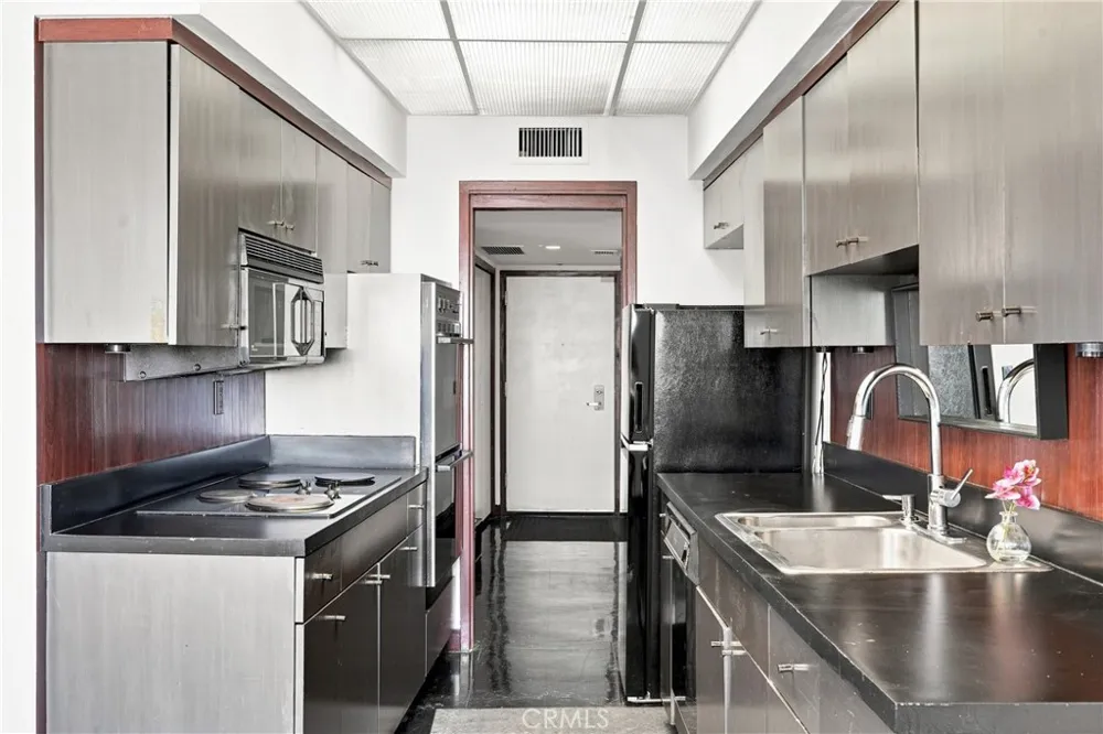 7250 Franklin Avenue #804 Los Angeles, CA 90046