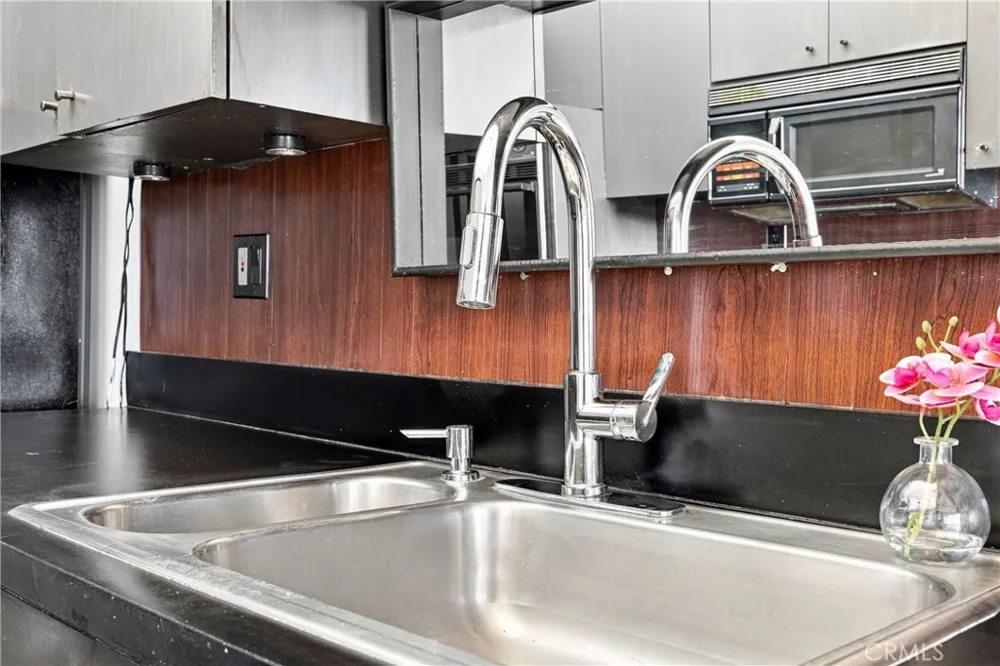 7250 Franklin Avenue #804 Los Angeles, CA 90046
