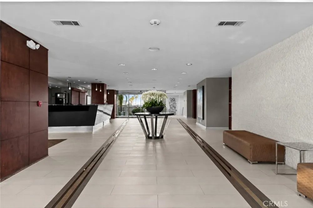 7250 Franklin Avenue #804 Los Angeles, CA 90046