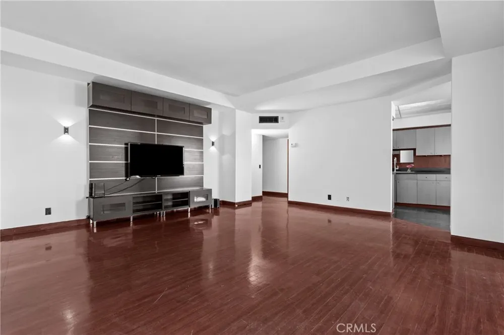 7250 Franklin Avenue #804 Los Angeles, CA 90046