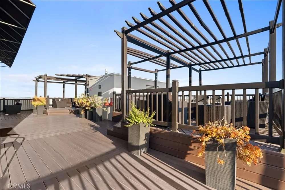 7250 Franklin Avenue #804 Los Angeles, CA 90046