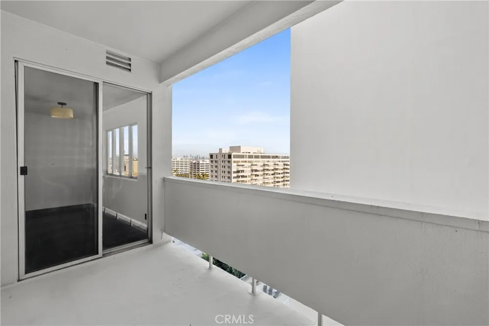 7250 Franklin Avenue #804 Los Angeles, CA 90046