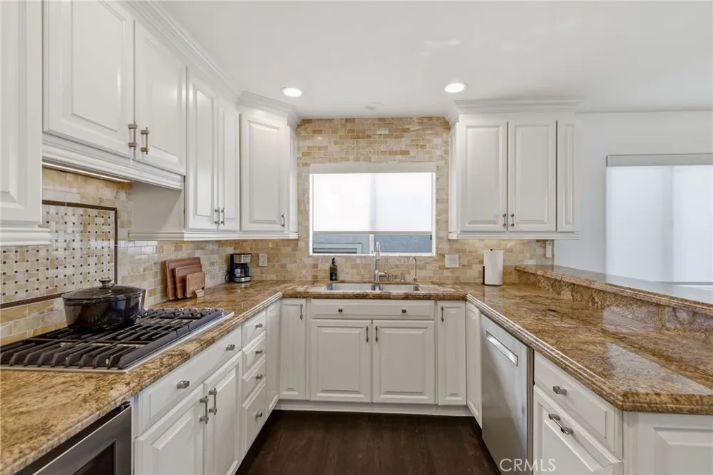 720 Manhattan Beach Boulevard Manhattan Beach, CA 90266