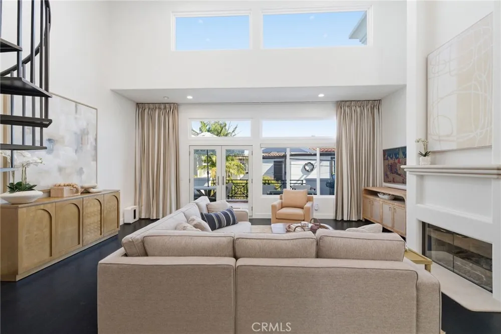720 Manhattan Beach Boulevard Manhattan Beach, CA 90266