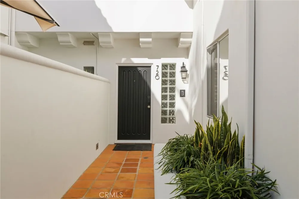 720 Manhattan Beach Boulevard Manhattan Beach, CA 90266
