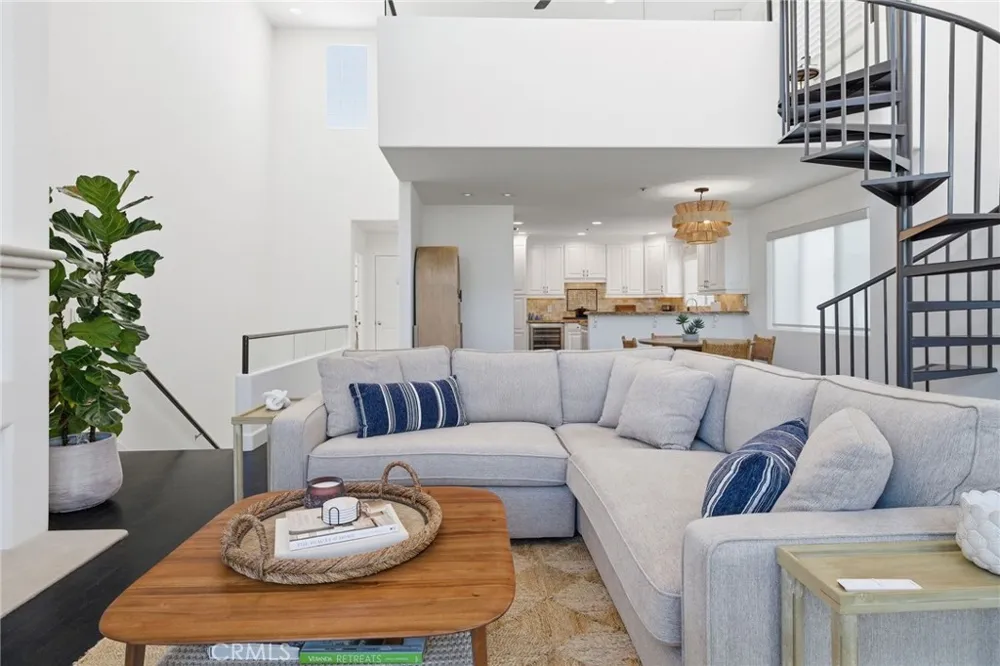 720 Manhattan Beach Boulevard Manhattan Beach, CA 90266