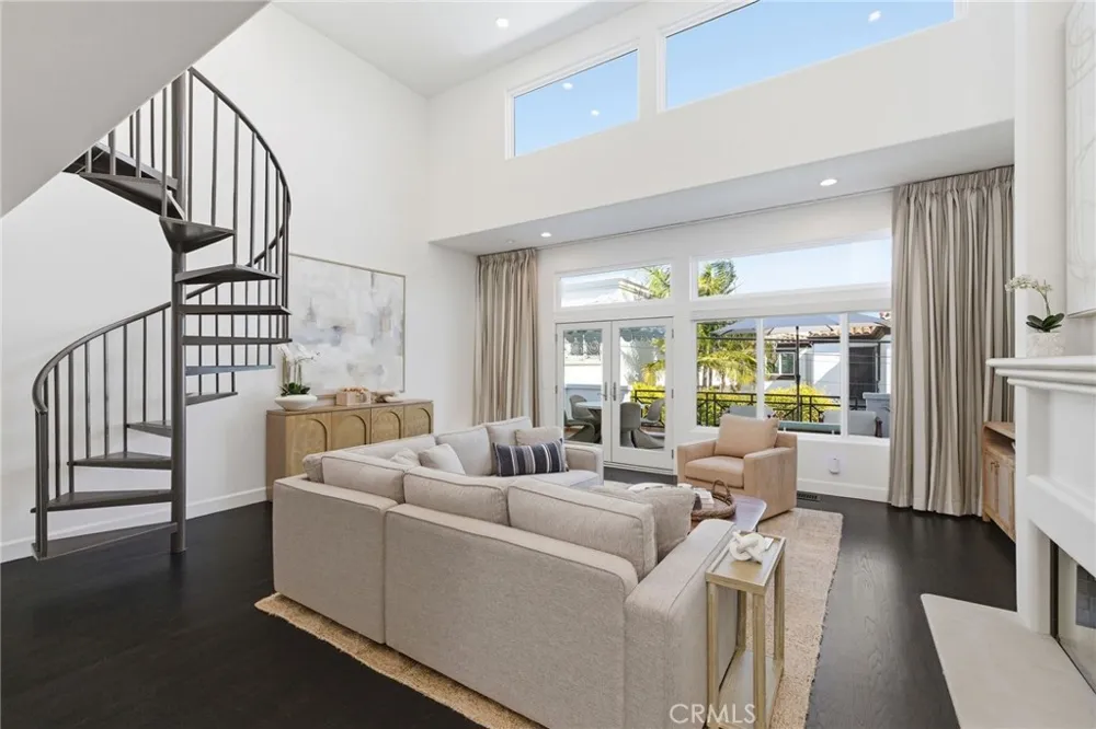 720 Manhattan Beach Boulevard Manhattan Beach, CA 90266