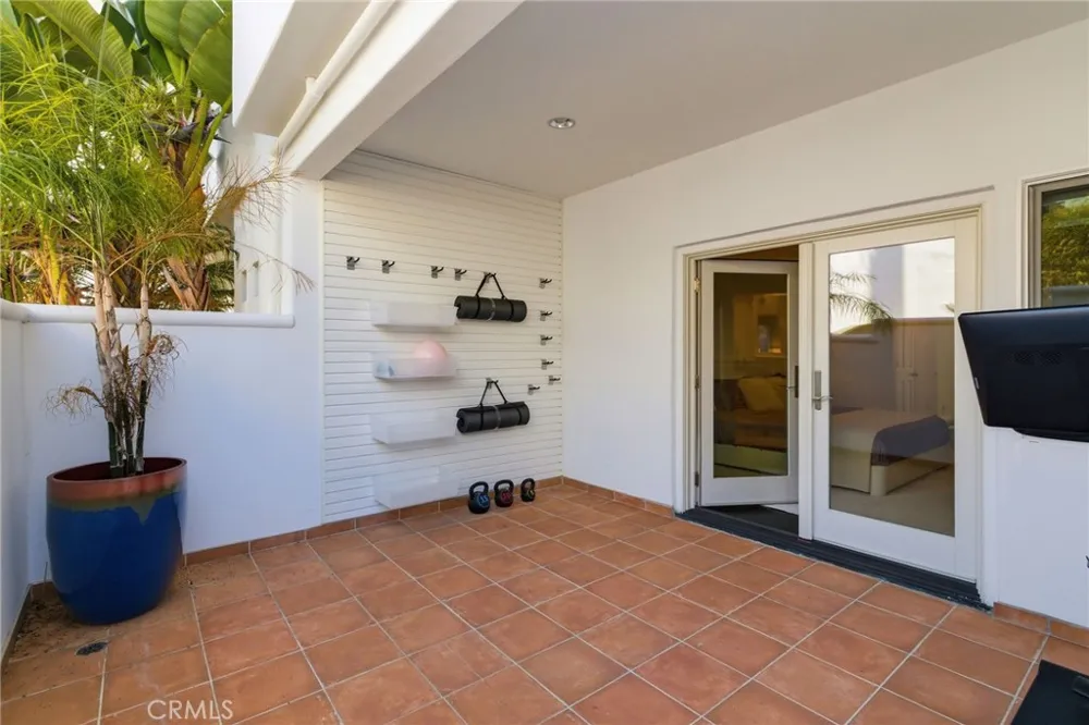 720 Manhattan Beach Boulevard Manhattan Beach, CA 90266