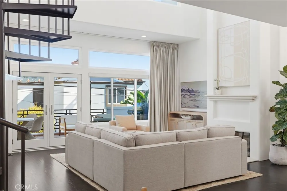 720 Manhattan Beach Boulevard Manhattan Beach, CA 90266