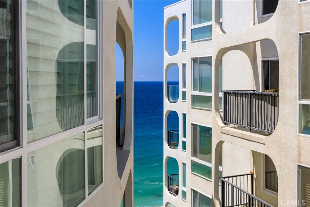 565 Esplanade #411 Redondo Beach, CA 90277