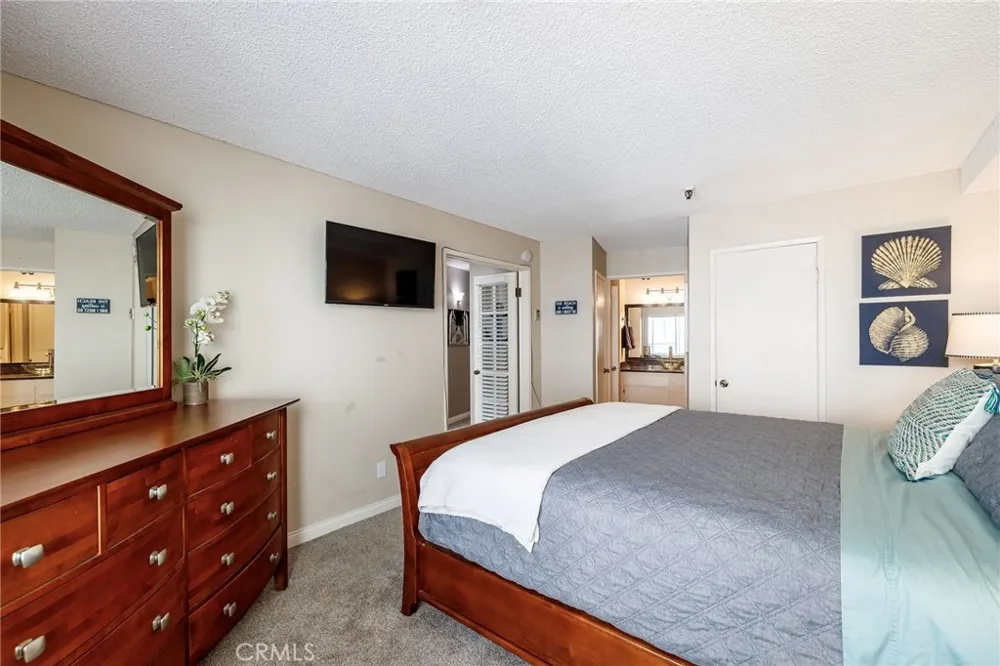 565 Esplanade #411 Redondo Beach, CA 90277