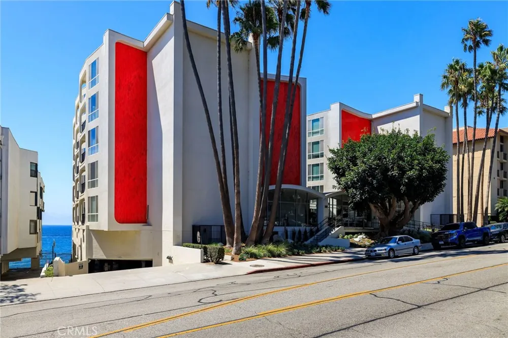 565 Esplanade #411 Redondo Beach, CA 90277