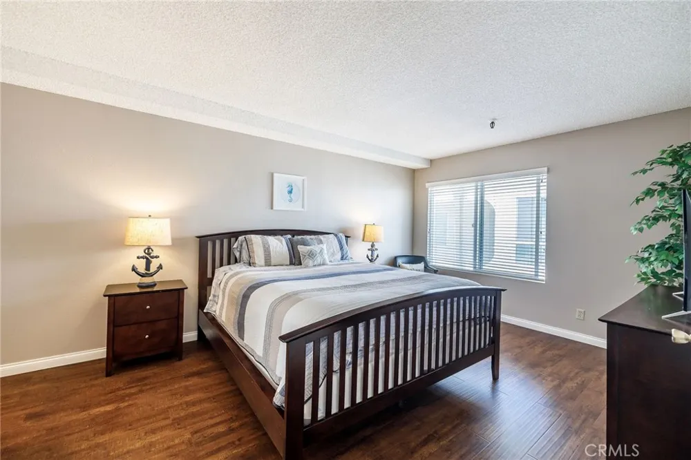 565 Esplanade #411 Redondo Beach, CA 90277