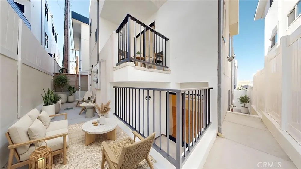 1318 Manhattan Manhattan Beach, CA 90266