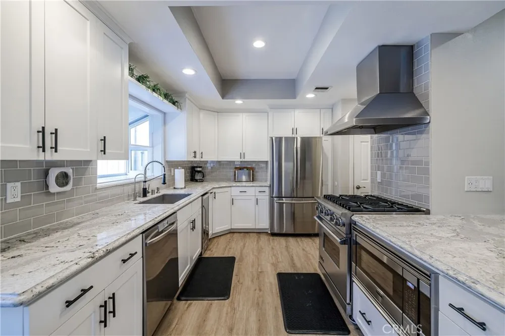 1219 S Catalina Redondo Beach, CA 90277