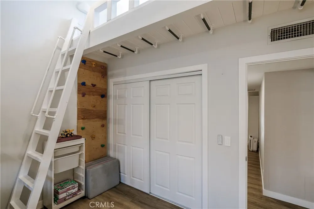1219 S Catalina Redondo Beach, CA 90277