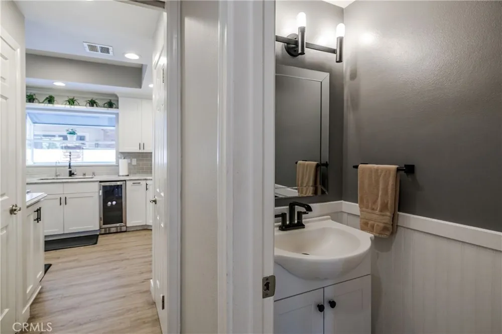 1219 S Catalina Redondo Beach, CA 90277