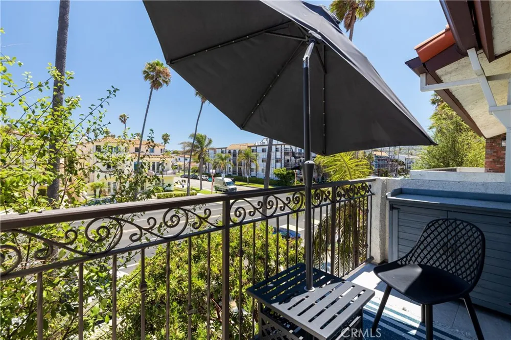 1219 S Catalina Redondo Beach, CA 90277