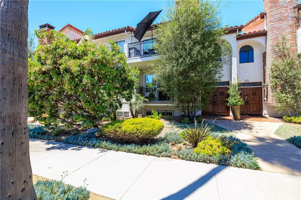 1219 S Catalina Redondo Beach, CA 90277