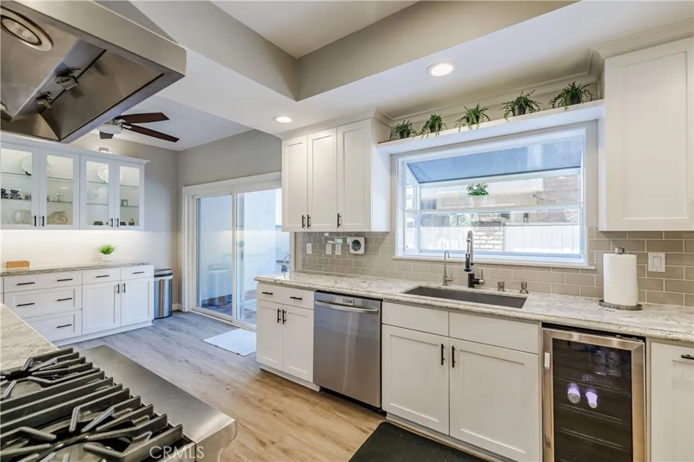 1219 S Catalina Redondo Beach, CA 90277