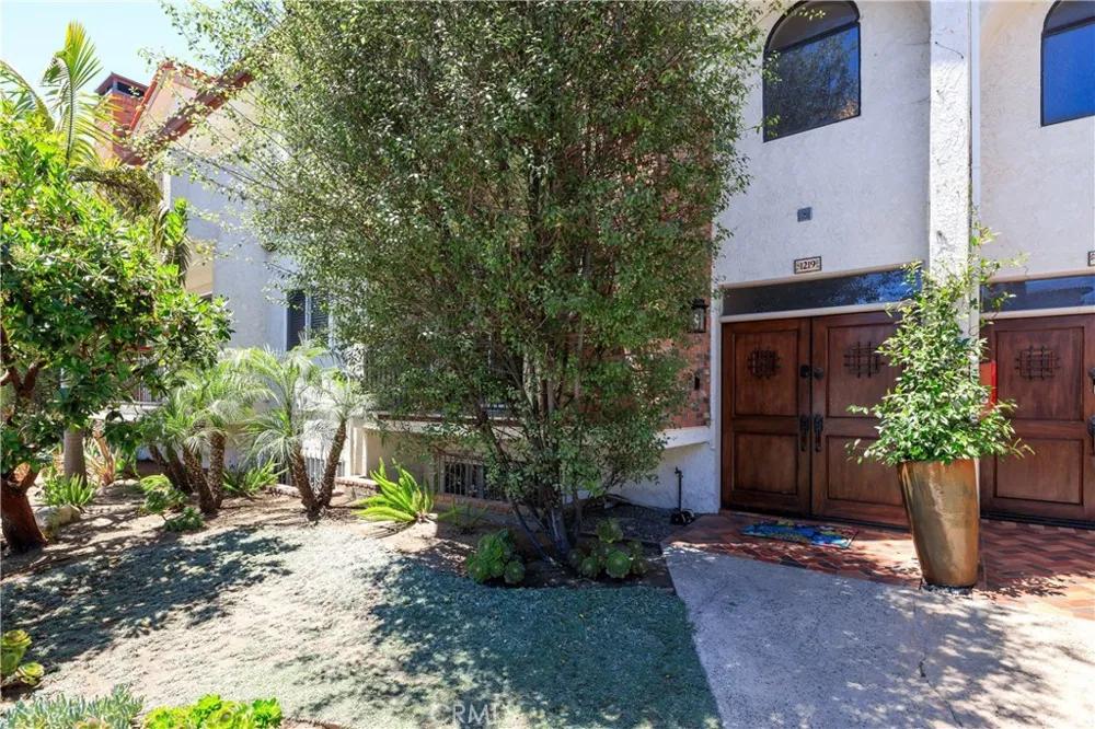 1219 S Catalina Redondo Beach, CA 90277