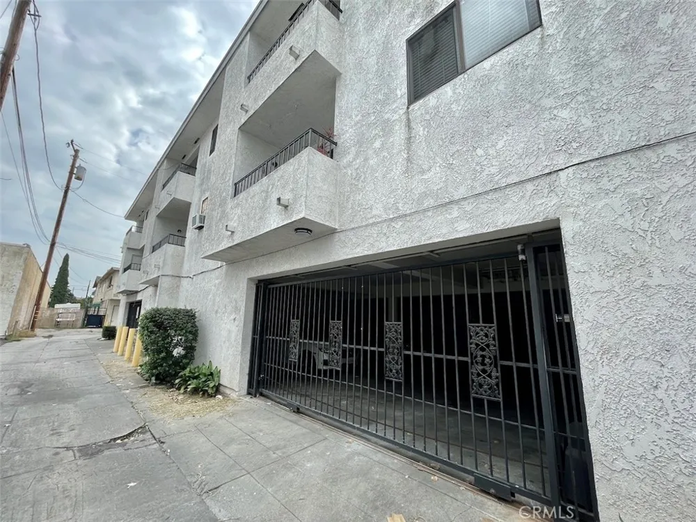 1212 Gladys Avenue #303 Long Beach, CA 90804