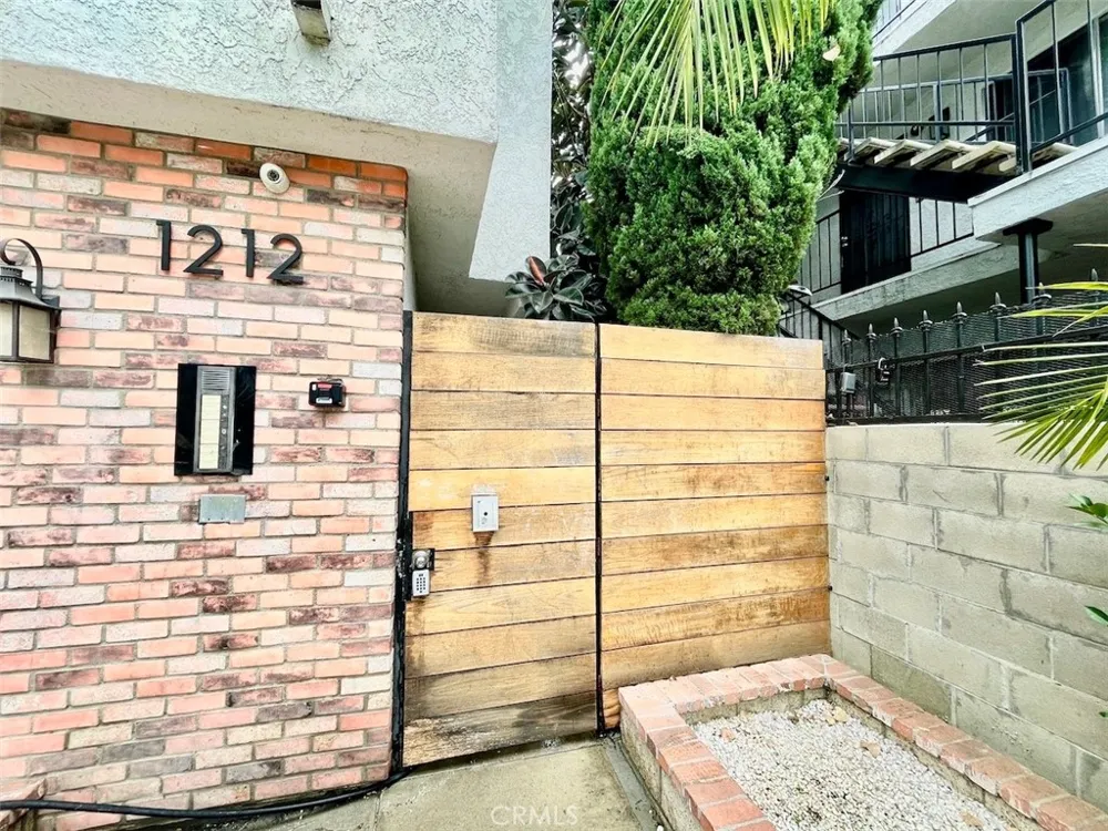 1212 Gladys Avenue #303 Long Beach, CA 90804
